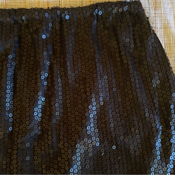 Black sequinned mini skirt - Picture 3 of 5